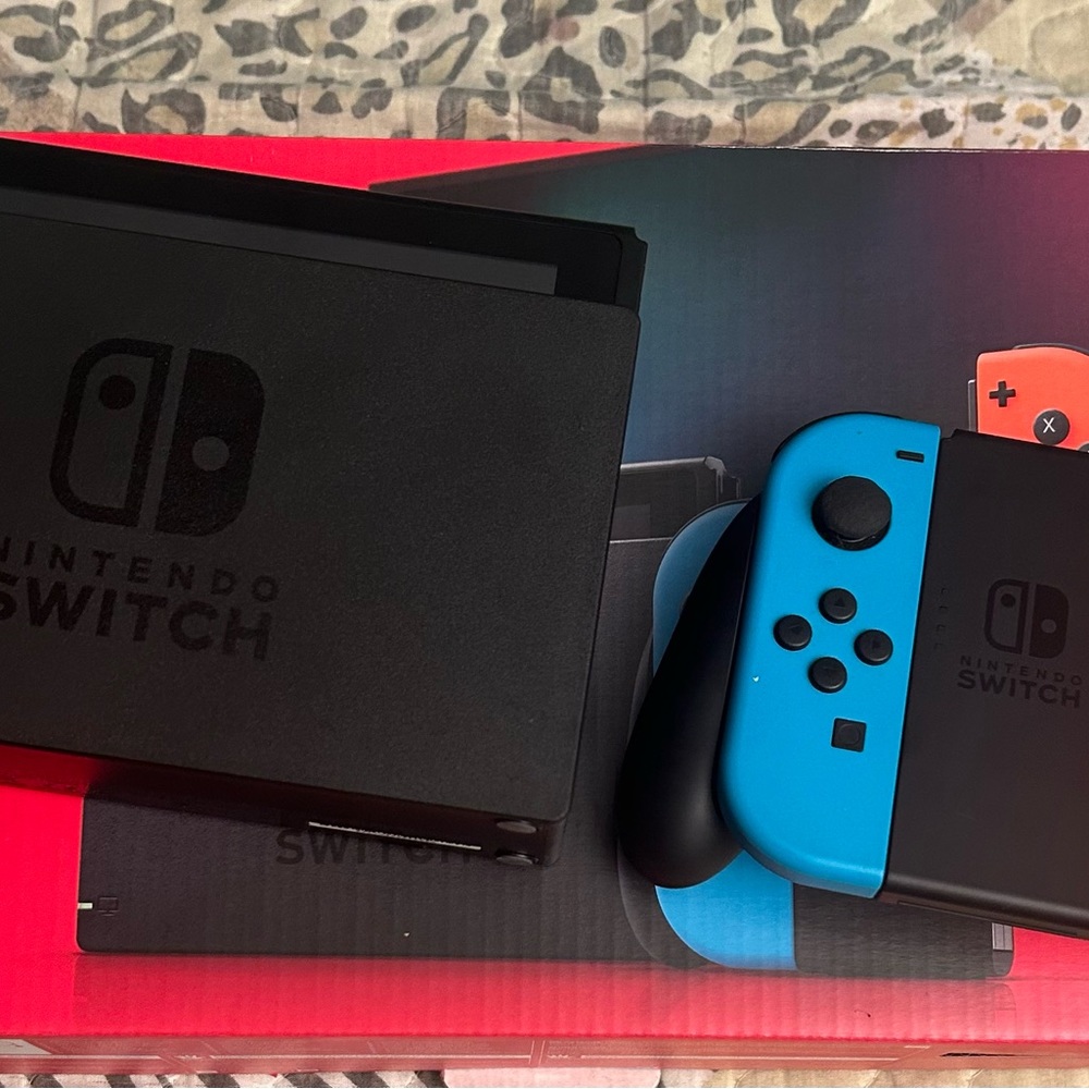 Nintendo Switch - Picture 8 of 9